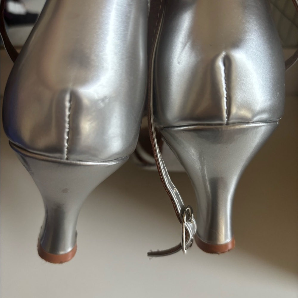 Elegant Silver Strappy Sandals - Picture 5 of 6